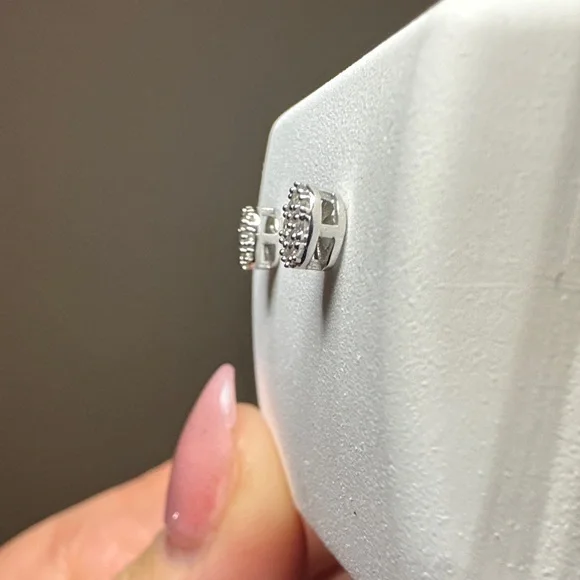 NEW - 0.10 CTW Natural Diamond Oval Stud Earrings